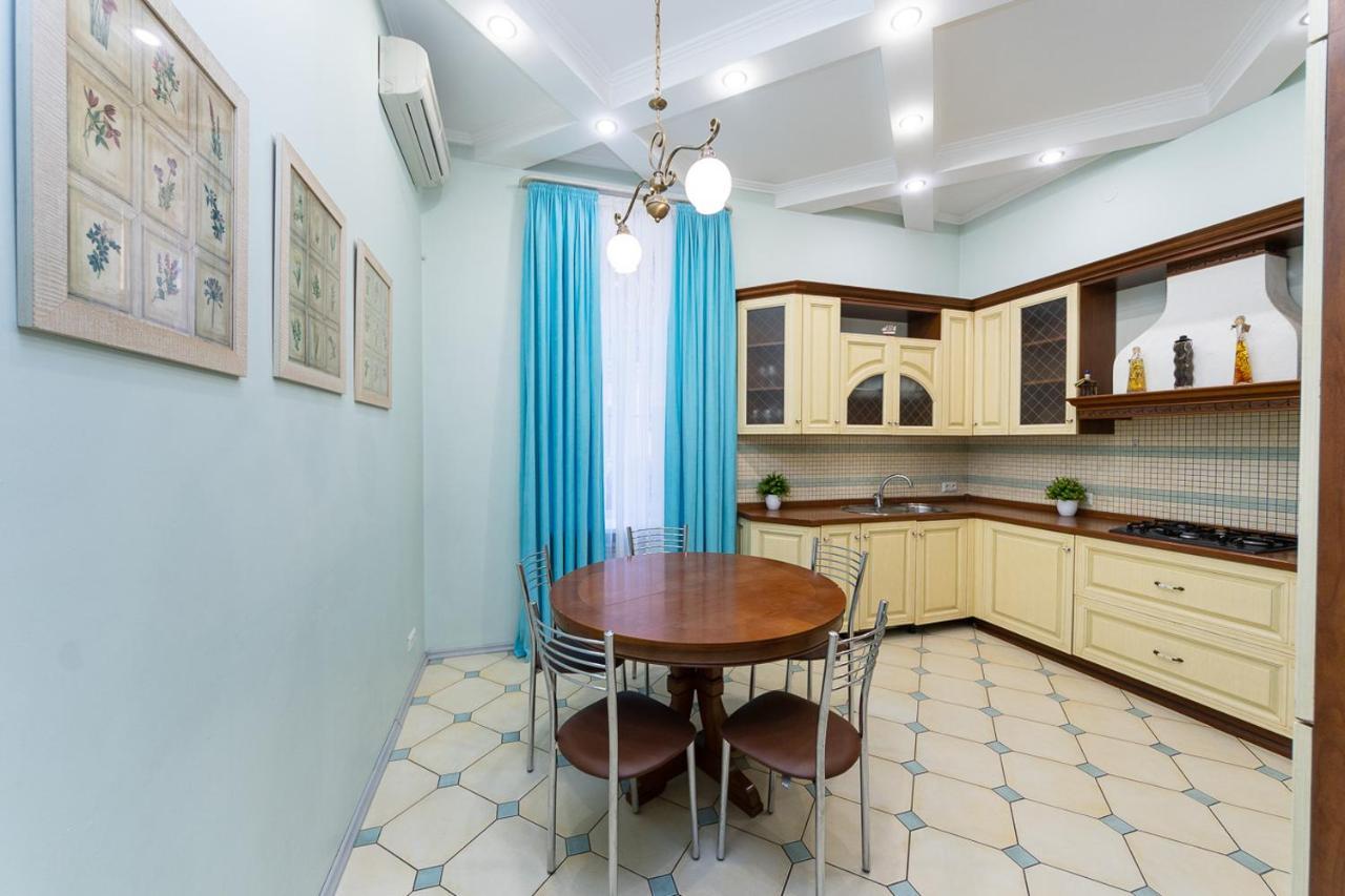 Apartament On Independence Square Kiev Ngoại thất bức ảnh