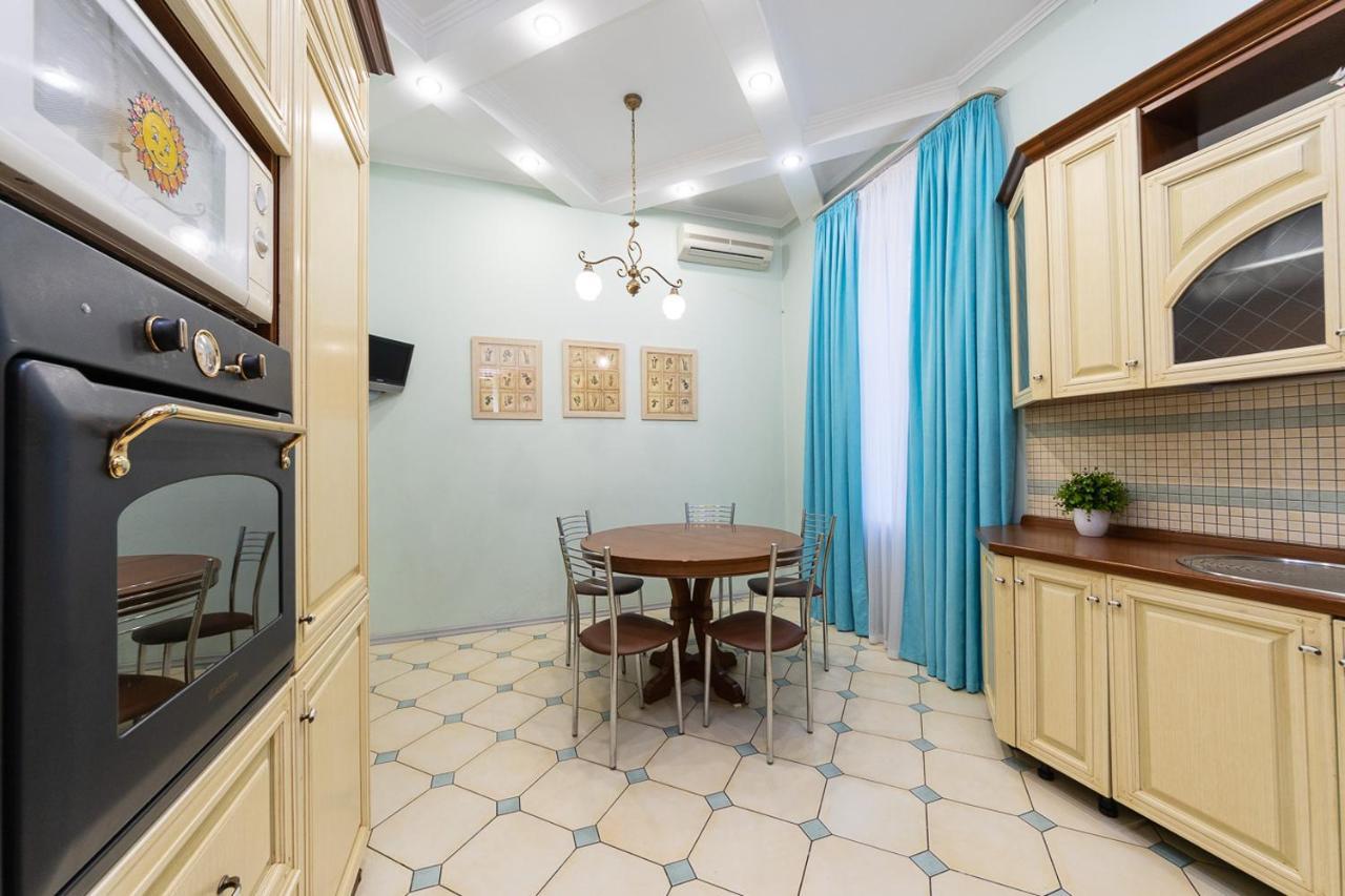Apartament On Independence Square Kiev Ngoại thất bức ảnh