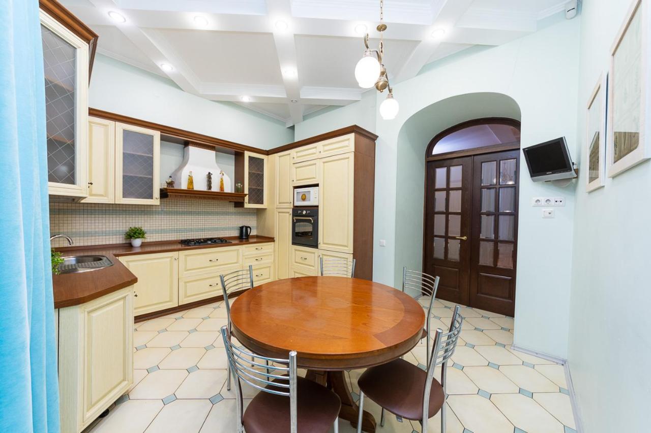 Apartament On Independence Square Kiev Ngoại thất bức ảnh