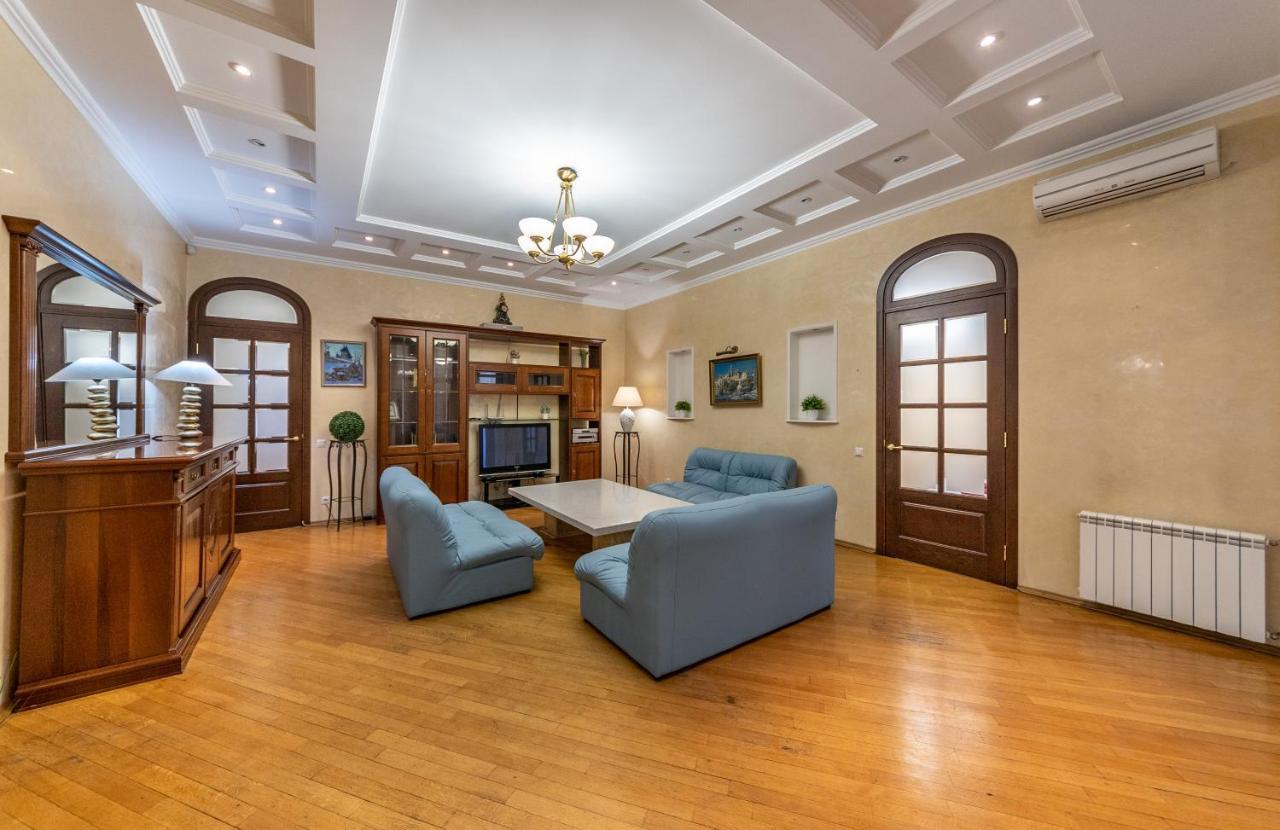 Apartament On Independence Square Kiev Ngoại thất bức ảnh