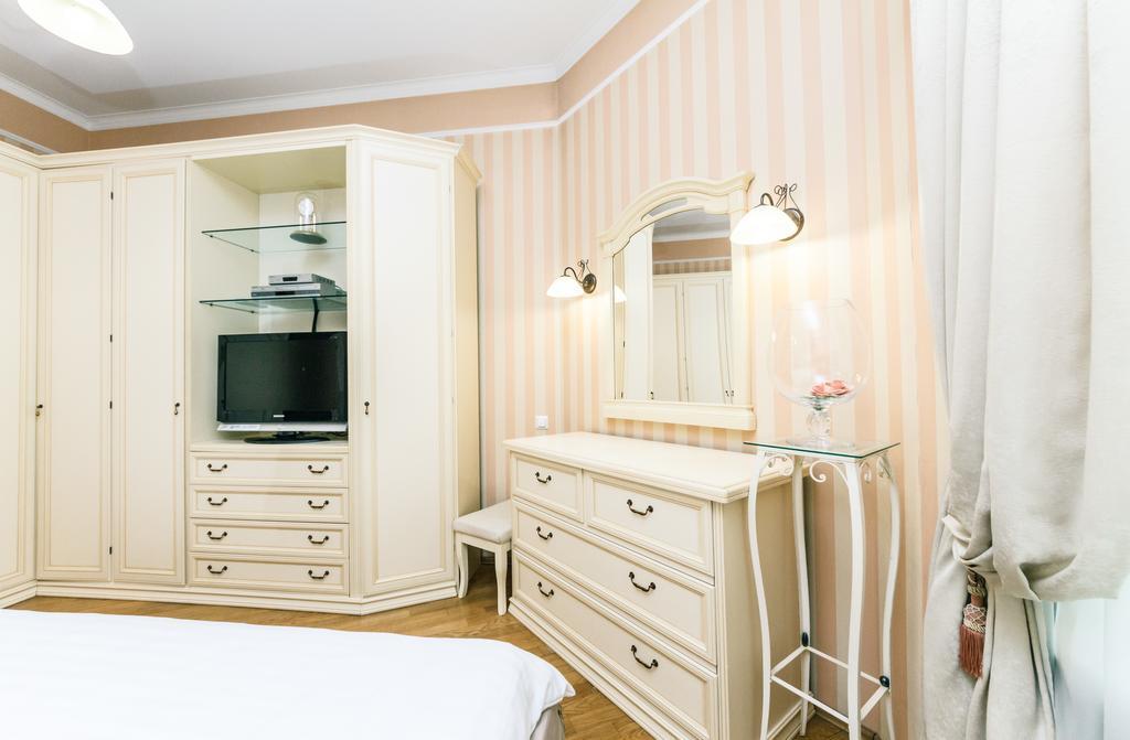 Apartament On Independence Square Kiev Ngoại thất bức ảnh